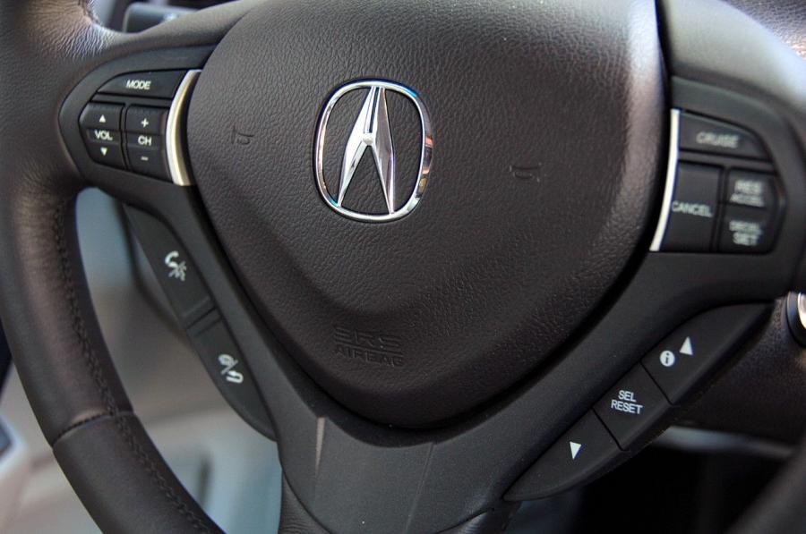 Детали интерьера Acura TSX 2008 года  (фото 14 из 210)